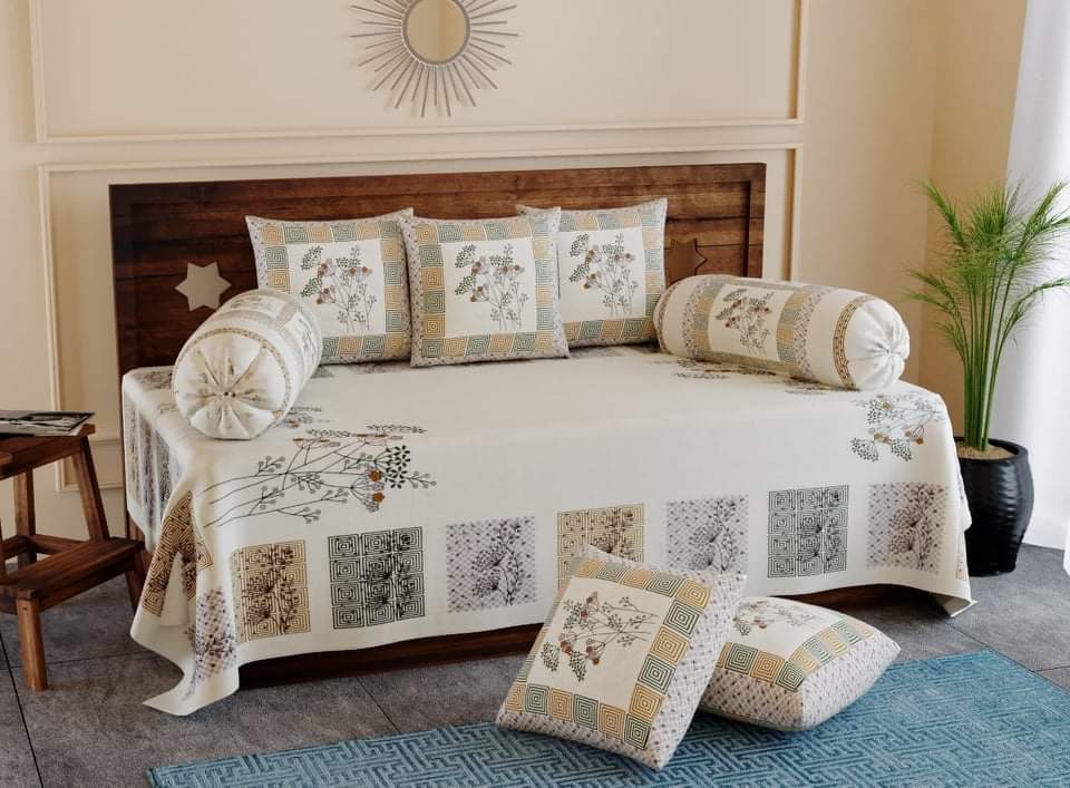 Diwan Set macroon
